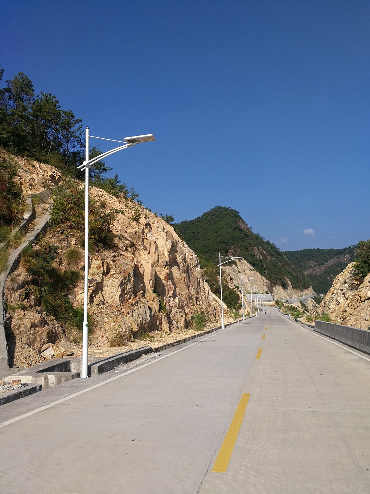 光能免布線路燈