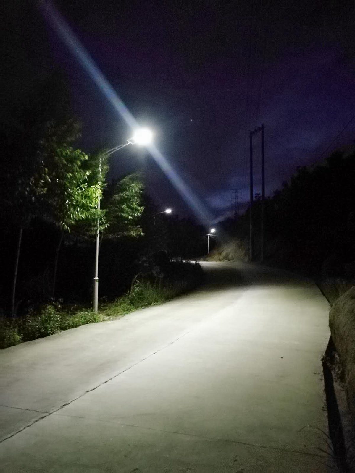 鄉村免電費光能路燈